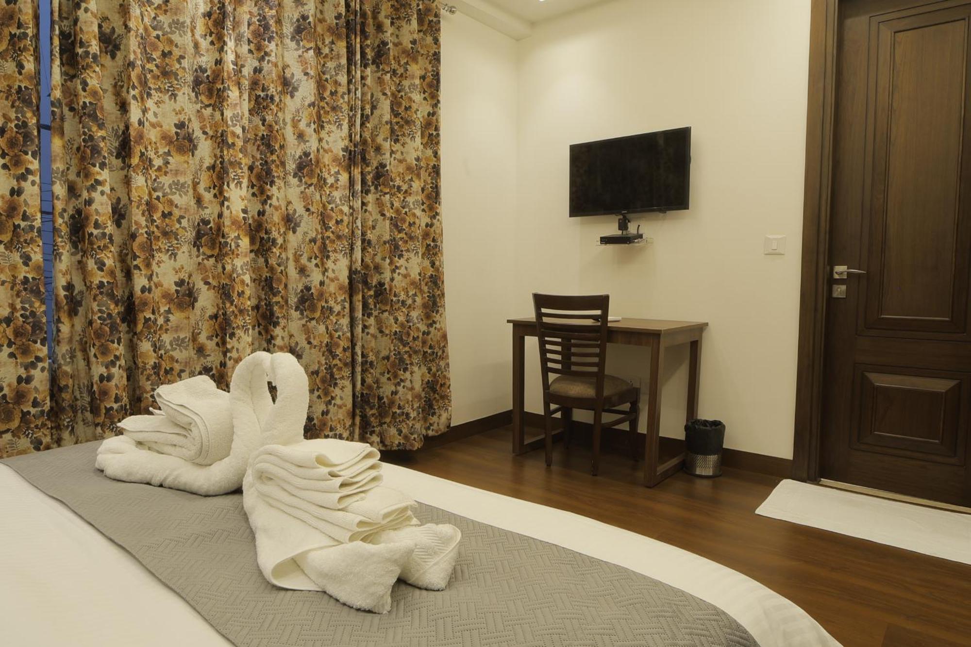 ニューデリー Under My Roof Superio Bed & Breakfast エクステリア 写真